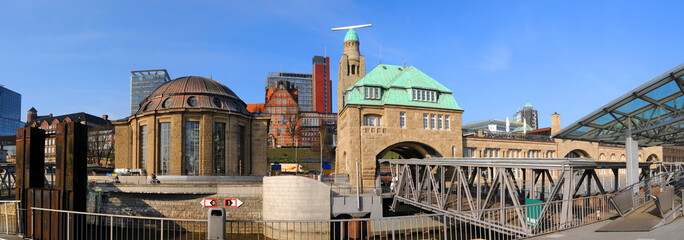 Hamburgs Elbtunnel / Landungsbr&uuml;cken