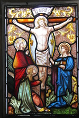Crucifixion, vitrail d'un caveau du cimetière de Passy à Paris 