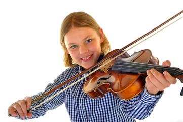 Kind mit Violine vor Weiss