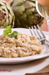 Risotto with artichokes. Risotto ai carciofi.