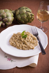 Risotto with artichokes. Risotto ai carciofi.