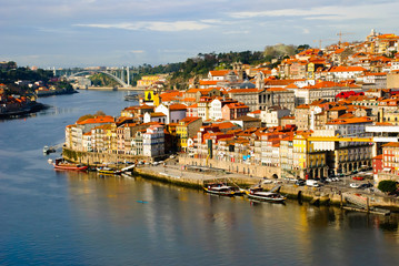 Fototapeta na wymiar Banki, starej części Porto, Portugalia