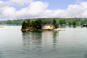 Obraz premium 1000 islands in the St Lawrence River Seaway in Canada