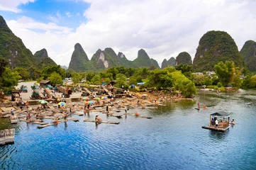 Fotobehang Guilin Bamboeraften in de Yangshuo li-rivier