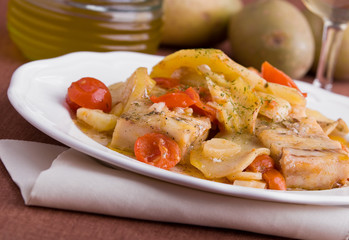 Fish, cherry tomatoes and potatoes. Pesce, pomodorini e patate.