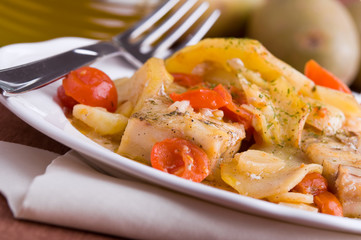 Fish, cherry tomatoes and potatoes. Pesce, pomodorini e patate.