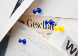 Pinnwand mit diversen Notizen