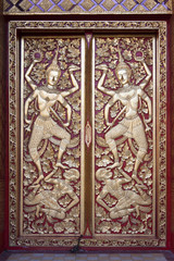 Fototapeta na wymiar Carved wooden doors.
