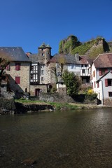 Fototapeta na wymiar Ségur le château (Corrèze)