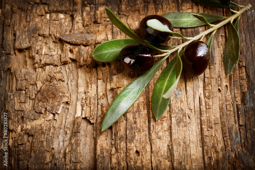 Wall mural olives over old wood background