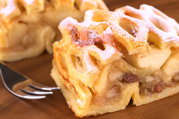 Apple strudel with raisins