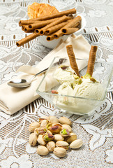 coppetta di gelato al pistacchio