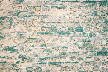 Naklejka premium Old brick wall with peeling paint
