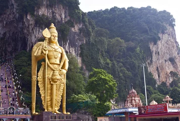Fotobehang Murugan-standbeeld bij de Batu-grotten, Kuala Lumpur © metlion