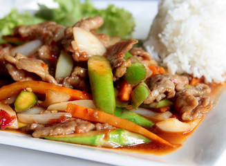 beef and asparagus in brown sauce