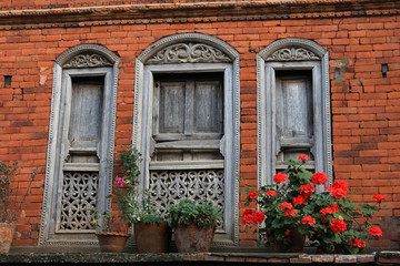 Fototapeta na wymiar Balcon fleuri à Bandipur
