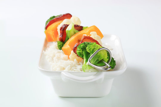 Vegetable skewer and white rice