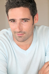 Obraz premium Portrait of handsome 30-year-old man