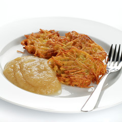 Reibekuchen mit Apfelmus