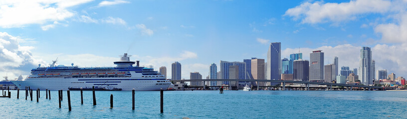 Fototapeta na wymiar Miami wieżowce