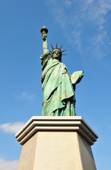 Fototapeta premium Frontal view of the Statue of Liberty