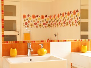 Modern bathroom with flower decor tiles