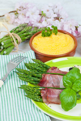 Asparagus with speck