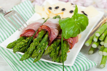 Asparagus with speck