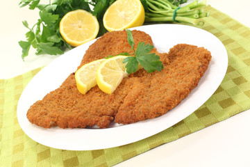 frisch gebratenes Wiener Schnitzel