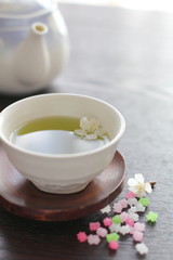 桜茶と金平糖