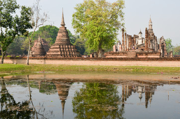 Fototapeta premium Les reflets de Sukhothaï