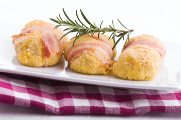 Savoy cabbage and potato croquettes.Crocchette di verza e patate