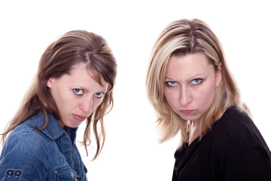 Zwei w&uuml;tende junge Frauen