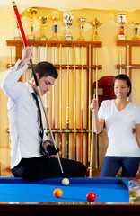 couple playing billiard expertise teacher