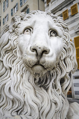 statua di un leone a genova
