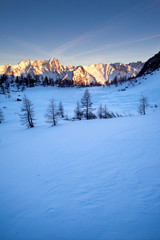 Fototapeta na wymiar Arpy Jezioro i Mont Blanc