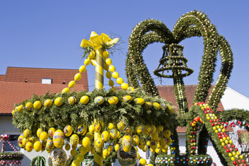 osterfest in franken mit osterbrunnen