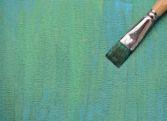 Pinsel auf Leinwand mit Grüntönen