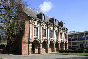Pavillon de l'ancien hopital St sauveur Lille