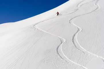 Fotobehang Skifahrer im Tiefschnee © Robert Neumann