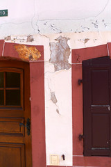 Schäden an Hauswand