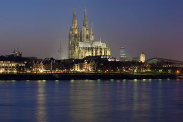 Obraz premium Evening view of Cologne Cathedral, Germany