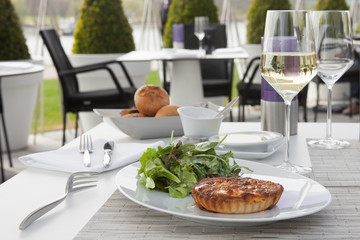 Quiche mit Weißwein