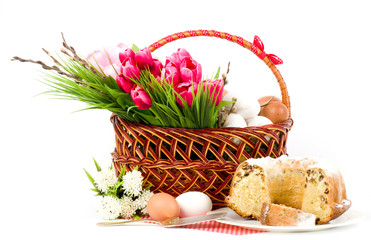 Obraz premium Traditional Easter cake with Easter eggs and spring flowers