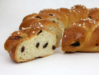 Osterpinze mit Rosinen