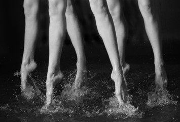 Dancing legs in the water (black & white)