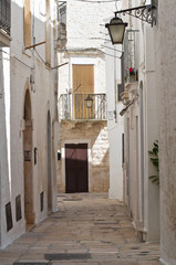 Obraz premium Alleyway. Cisternino. Puglia. Italy.