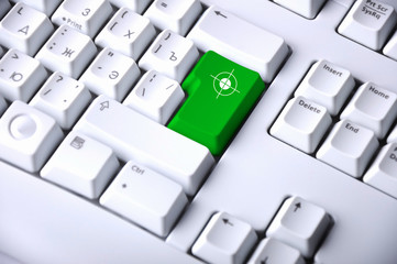 Computer keyboard with target symbol