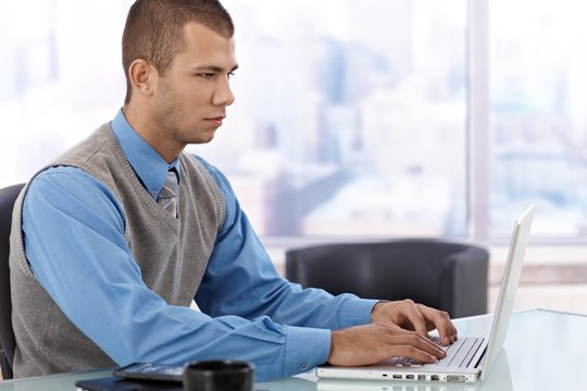 Young businessman concentrating