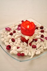 Dekoschale mit Kerze auf einer Hochzeitsfeier